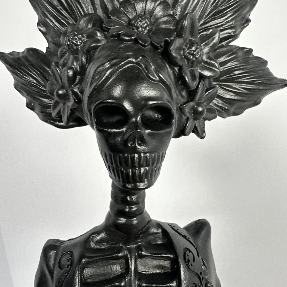 Black Floral‎ Skeleton Lady Statue Gothic Halloween Table Decor